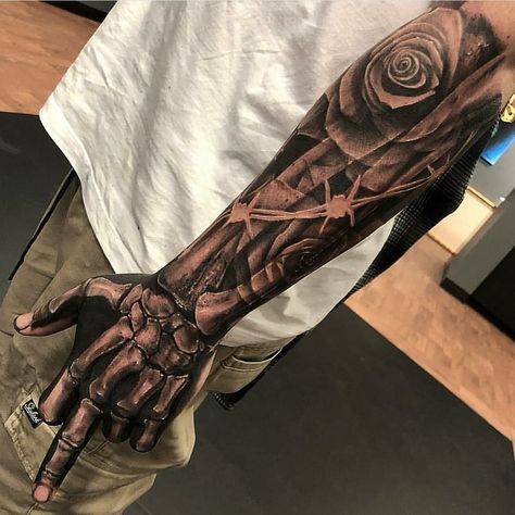 Tattoos Arm Mann, Voll Arm-tattoos, Side Arm Tattoos, Small Wave Tattoo, Skull Hand Tattoo, Rose Hand Tattoo, Skull Sleeve Tattoos, Cool Arm Tattoos, Tattoo Inspiration Men