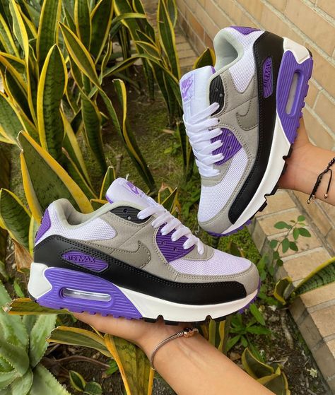 Nike Shoes Women Fashion, Cute Shoes Heels, Cute Nike Shoes, Cute Nikes, Swag Shoes, Nike Shoes Women, Nike Air Max 90, Sneakers Shoes, Cute Shoes