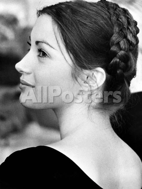 The Only Way, Jane Seymour, 1970 People Photo - 46 x 61 cm Princess Leia Hair, Side Portrait, Hair Pick, Face Profile, Hair Gloss, Nose Shapes, Jane Seymour, Female Profile, Model Face