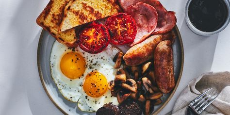 A fry-up is great when friends are staying over—simply multiply the ingredients given below by however many people you are feeding. Irish Fry Up Breakfast, Breakfast Fry Up, Irish Breakfast Tomatoes, English Breakfast Tomatoes, Fry Up, Fry Up Breakfast, Full Irish Breakfast, Menu Breakfast, Raisin Scones