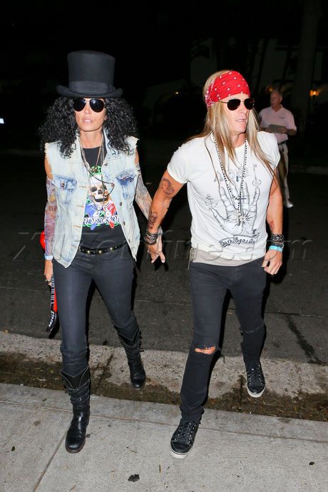 Slash And Axl Rose, Rockstar Halloween Costume, Slash Costume, Slash And Axl, 80s Party Costumes, Rocker Costume, 80s Halloween Costumes, Rose Costume, Halloween Costumes Diy Couples