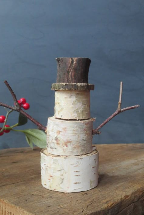 Birch Tree Snowman, Birch Christmas Decor, Birch Snowman, Birchwood Decor, Birch Bark Crafts Diy, Birch Tree Decor Christmas, Wooden Snowman Crafts, Birch Crafts, Birch Wood Crafts