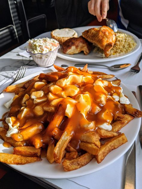 Poutine from one of the restaurants that claims to have invented it #food #meal #foods #healthyfood #keto Canada Food Recipes, Fancy Poutine, Poutine Food, Canadian Poutine, Poutine Fries, Poutine Recipe, Eating Photography, Canadian Cuisine, Canada Food