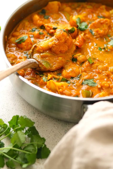 cauliflower and chickpea curry - close up Cauliflower And Chickpea Curry, Vegetable Curry Recipes, Curry Recipes Vegetarian, How To Make Cauliflower, Popular Dishes, Cauliflower Dishes, Vegetarian Curry, Creamy Cauliflower, Cauliflower Curry