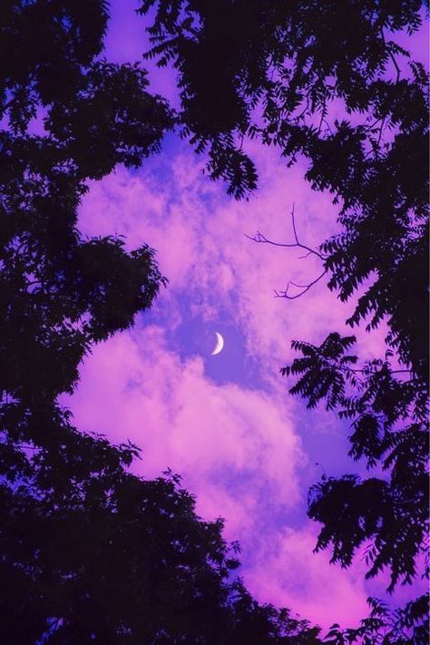 Wallpaper Purple Moon Aesthetic, Purple Aesthetic Background, Sky Purple, Dark Purple Wallpaper, Violet Aesthetic, Whatsapp Wallpaper Cute, Purple Vibe, Night Sky Wallpaper, Dark Purple Aesthetic