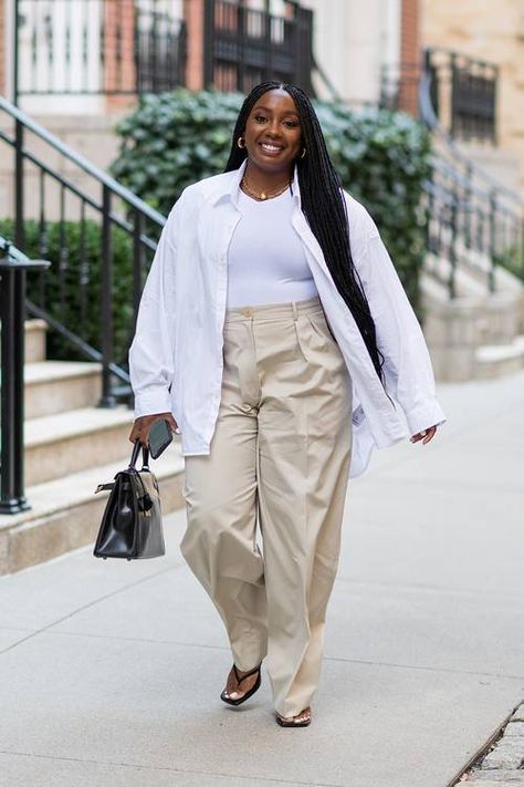 Faux Leather Midi Skirt, New York Fashion Week Street Style, Look Plus Size, Nyfw Street Style, Beige Outfit, Looks Street Style, Street Style Trends, Spring Street Style, Style Trends