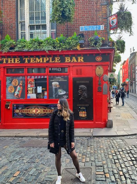 Dublin Style Winter, Dublin Outfit Winter, Dublin Aesthetic Girl, Dublin Photo Ideas, Dublin Ireland Outfits, Ireland Summer Outfits, Ireland Aesthetic Outfits, Dublin Outfit, Strasburg France