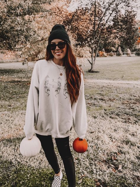 Cozy Holiday Sweatshirt For Fall, Womens Halloween Sweatshirt, Fall Staple Pieces, Trendy Long Sleeve Halloween Sweatshirt, Cozy Fall Holiday Sweatshirt, Oversized Spooky Sweatshirt For Fall, Party Outfits For Women, Halloween Party Outfits, Outfit Inspo Casual