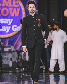 Danish Taimoor on Instagram: “#gameshowaisaychalayga wearing @humayunalamgir @humayunalamgirmenswear” Prince Suit, Suit For Men Wedding, Summer Wedding Suits, Indian Wedding Clothes For Men, Danish Taimoor, Wedding Kurta For Men, Prince Coat, Mens Wear Wedding, Groom Dress Men