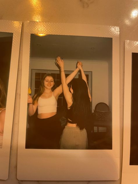 Friends Polaroid Aesthetic, Friends Polaroid, Michelle Choi, Instax Mini Ideas, Polaroid Aesthetic, Sisters Photoshoot Poses, Bff Poses, Polaroid Photography, Instax Photos