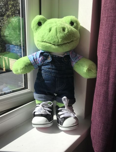 Frog Build A Bear, Spring Green Frog, Very Aesthetic, Build A Bear Outfits, Frog Plush, Fleece Tie Blankets, Cute Sewing Projects, Bestest Friend, Green Frog