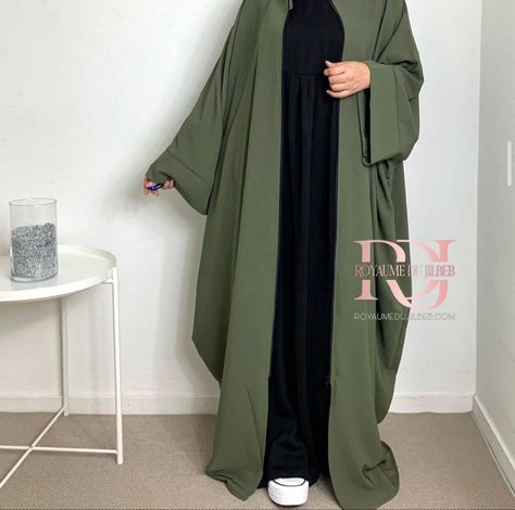 Modest Outfits Muslim, Abaya Designs Latest, Abaya Outfit, Modest Summer Fashion, Abaya Kimono, Hijab Style Tutorial, Simple Kurta Designs, Color Combinations For Clothes, Mode Abaya