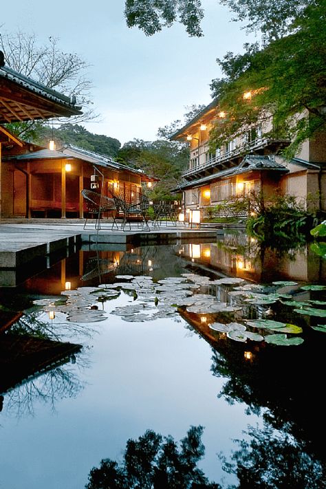 Should you stay in a ryokan? Take a virtual ryokan tour, and see what makes staying in a traditional Japanese ryokan a "must" when visiting Japan. Japan Place, Japanese Inn, House Courtyard, Japanese Ryokan, Japan Honeymoon, Japan Places, Japan Travel Destinations, Visiting Japan, Japan Vacation