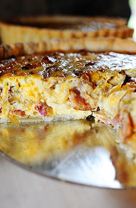 Cowboy Quiche, Ree Drummond. Coult make a GF crust or just skip it entirely. I would add tiny diced tomatoes to this. I have to say - Quiche should be made with heavy cream. True. Cowboy Quiche, Quiche Recipe, Pioneer Woman Recipes, What's For Breakfast, Think Food, Quiche Recipes, The Pioneer Woman, Deep Dish, Breakfast Dishes