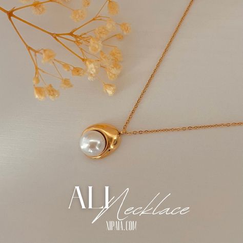 ✨ ✨Looking to add a touch of elegance and sophistication to your outfit? Our single pearl necklace is the perfect choice.✨ #xipaiajewelry #EleganceInEveryDrop #pearljewelry Modern Pearl Necklace, Big Pearl Necklace, Single Pearl Pendant, Layered Pearl Necklace, Single Pearl Necklace, Natural Pearl Necklace, Single Pearl, Big Pearl, Pearl Necklaces