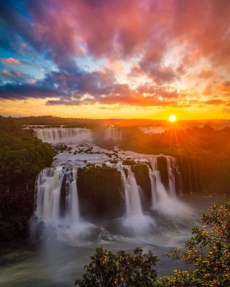 Iguazu Falls, Travel South, South America Travel, Beautiful Waterfalls, Alam Yang Indah, America Travel, Beautiful Sunset, Amazing Nature, Nature Pictures