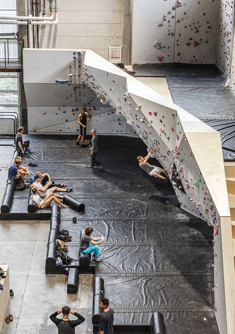 Boulder Climbing, Home Climbing Wall, Bouldering Gym, Playgrounds Architecture, Rock Climbing Gym, Bouldering Wall, Indoor Rock Climbing, Open Staircase, Rock Climbing Wall