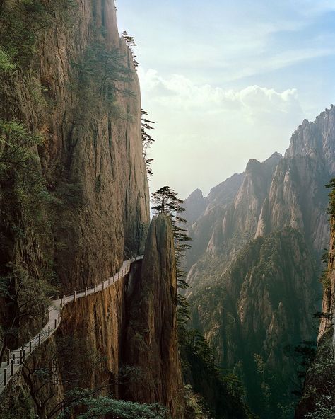 Huang Shan mountain (yellow mountain0 China - sunday drive? Huangshan Mountains, Narrow Path, Huangshan, Dangerous Roads, China Travel, Polenta, Mongolia, Finger Food, Walkway