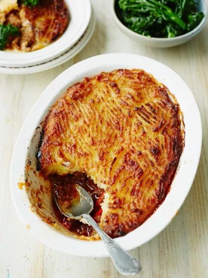 Veggie Moussaka, Shepherds Pie Recipe Healthy, Cottage Pie Recipe, Moussaka Recipe, Shepards Pie, Shepherds Pie Recipe, Jamie Oliver Recipes, Recipe Vegetarian, Cottage Pie