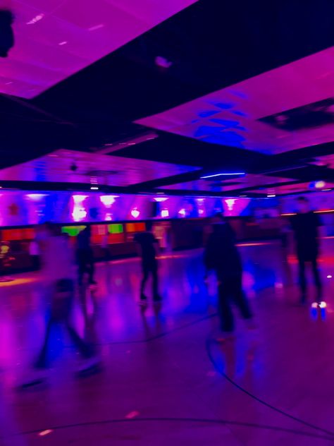 Los Angeles, 90s Roller Skating Aesthetic, Roller Skating Background, Neon Roller Rink, Roller Skating Aesthetic Pictures, Rollerskating Rink Aesthetic, 80s Roller Rink Aesthetic, Skate Rink Aesthetic, Neon Roller Skating Party