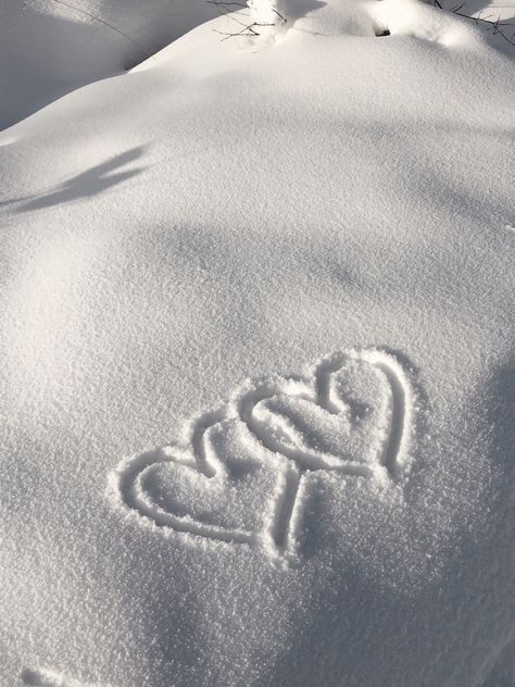 Snow Heart Aesthetic, Snow Aesthetic Wallpaper, Heart In The Snow, Heart In Snow, Snowing Aesthetic Wallpaper, Heart Snow, Fun Wallpapers, Drawing Instagram, I Love Snow