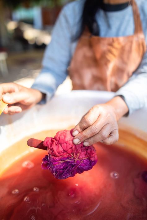 How To Make Dye From Flowers, Dye Fabric With Flowers, Plant Dyes How To Make, Flowers For Dyeing, Dyeing With Flowers, Bundle Dyeing With Flowers, Flower Dyed Fabric, Natural Fabric Dye Diy, Natural Clothing Dye