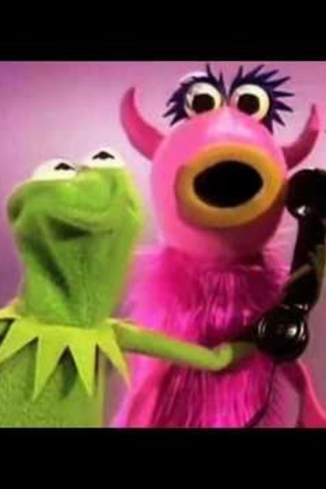 THIS is what I watch when I need a smile... Kids Activities Blog Mahna Mahna, Funny Happy Birthday Song, Camp Songs, Family Day Care, Fraggle Rock, Funny Songs, Happy Song, Happy Birthday Song, The Muppet Show