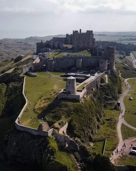 Bamburgh Castle, Northumberland England, British Castles, Enchanted Castle, Old Castle, The Last Kingdom, Ancient Temples, Castle Wedding, Short Break