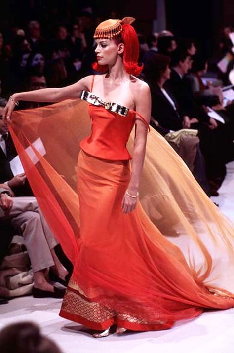 John Galliano for Givenchy Spring Haute Couture 1996 Givenchy Couture Vintage, Givenchy Runway, Vintage Runway Fashion, Givenchy Haute Couture, Galliano Dior, Givenchy Couture, Givenchy Dress, Vintage Givenchy, Sixties Fashion