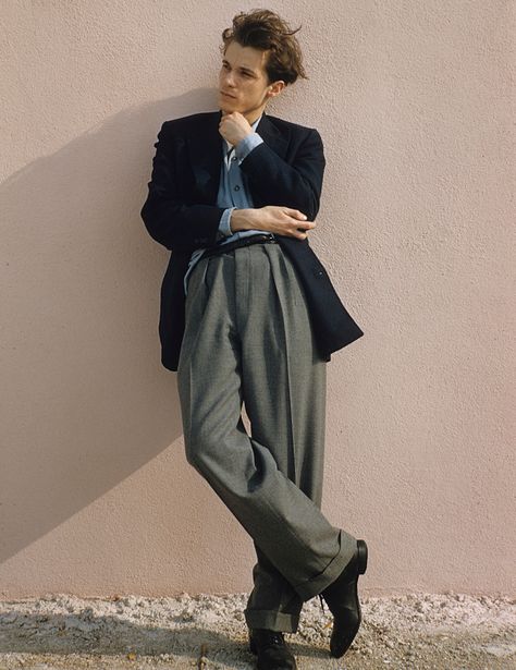 Genius Within: The Inner Life of Glenn Gould: An Artist Who Foretold DIY | Seattle Weekly Glen Gould, Glenn Gould, Nerd Boyfriend, Look 80s, 1920s Costume, Classical Musicians, Music Composers, Mode Inspo, 가을 패션