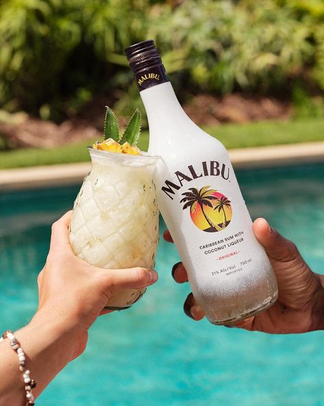 Celebrate Summer Fridays With Malibu Rum’s #FunshineFriday Campaign Malibu Rum, Malibu Pineapple, Coconut Liqueur, Malibu Drinks, Rum Tasting, Flavored Rum, Malibu Coconut, Coconut Drinks, Caribbean Rum