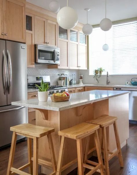 9 Awesome Kitchen Island Ideas for Small Space | NB Wood Kitchen Backsplash, Narrow Kitchen Island, Small Kitchen Island Ideas, Light Wood Kitchens, Beautiful Kitchen Cabinets, Doors Kitchen, Kitchen Finishes, Small Kitchen Island, Freestanding Kitchen