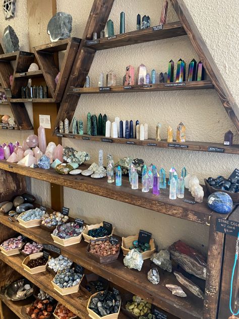 Crystal And Gemstone Displays, Witchy Store Display, Crystal Wall Display, Small Metaphysical Shop Ideas, Crystals Shop Aesthetic, Spiritual Store Aesthetic, Metaphysical Store Aesthetic, Spiritual Shop Ideas, Crystal Store Display Ideas