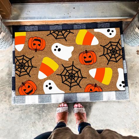 Halloween Doormat, Autumn Doormat, Welcome Mat Halloween Floor Mat, Craft Night Party, Stenciled Doors, Halloween Diy Door, Halloween Porch Decor, Halloween Mats, Girls Night Crafts, Door Mat Diy, Halloween Doormat