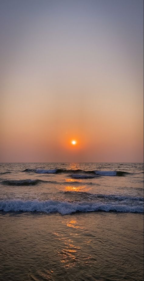 #aesthetic #sunset #beach #beachvibes #waves Beach Pic Sunset, Beach Side Photos, Sea Side Aesthetic, Backgrounds Tumblr Pastel, Sunset Snap, Beach Snap, Sunset Aesthetic Beach, Creative Beach Pictures, Beach Sunset Aesthetic