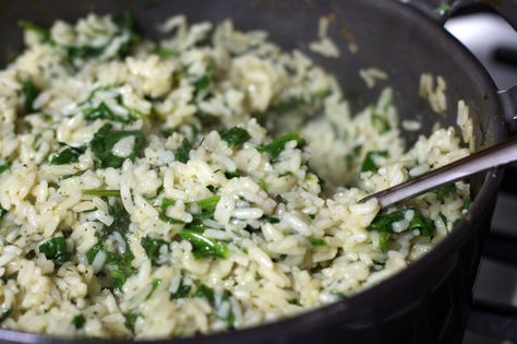 If you're looking for a way to make plain rice more appetizing, this is an excellent choice. It's baked with spinach, Parmesan cheese, and herbs. Ham Dinner Side Dishes, Ham Dinner Sides, Hamburger Side Dishes, Tasty Vegetables, Side Dishes For Ham, Recipes With Parmesan Cheese, Cooked Ham, Ham Dinner, Spinach Rice