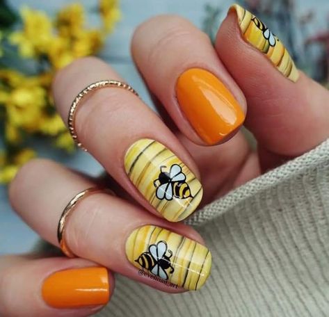 Bee Nail Designs, Bumble Bee Nails, Nail Details, Nail Shades, Bee Nails, Bee Designs, Pedicure Designs, Floral Nail, Creative Nail Designs