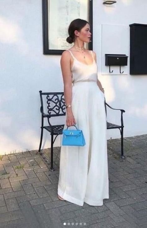 5 outfits en color blanco para ser la más elegante en la cena de Año Nuevo 2023 | Ser Zen Valeria Lipovetsky, Mode Hippie, Denim On Denim, Elegante Casual, Looks Chic, Feminine Outfit, Guest Outfit, Looks Style, Mode Inspiration