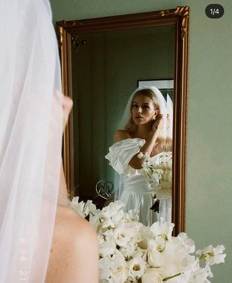 Aesthetic Bride Pictures, Wedding Photography Styles Photo Ideas, No Sweetheart Table Wedding, Getting Ready Pics Aesthetic, Editorial Wedding Family Photos, Leaving Reception Ideas, Micro Wedding Pictures, Bride Doing Makeup Photography, Groom Watching Bride Walk Down The Aisle