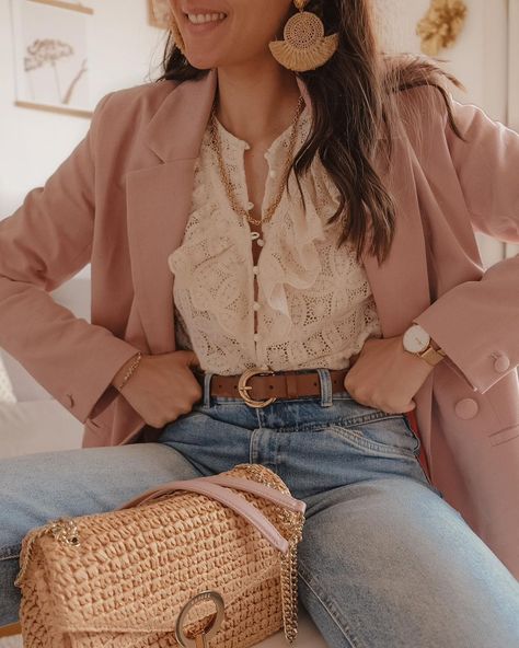 Manon 🌻 on Instagram: “Rose 🍧 Blazer & foulard from @saaj_paris Blouse, BO & baskets #sezane Jean (old) #promod Ceinture from @petitemendigote Sac from…” Old Rose Blazer Outfit, Outfit Jean Rose, Sezane Blazer, Sezane Brut Jeans Outfit, Sezane Coats & Jackets, Blazer Rose, Look Rose, Light Blue Jeans, Transition Outfits