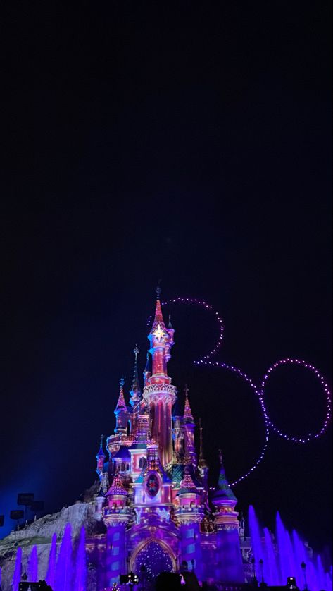 Disney Vibes Aesthetic, Disneyland Wallpaper Aesthetic, Disneyland Wallpaper Iphone, Disneyworld Wallpaper, Disney World Wallpaper, Disneyland Night, Disneyland America, Disney At Night, Disneyland Wallpaper