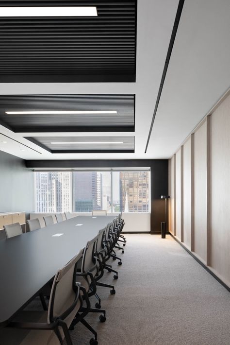 Dark Conference Room, Boardroom Lighting, Office Ceiling Design, Conference Room Design, Meeting Room Design, Office Ceiling, Ceiling Design Ideas, Office Meeting Room, City Office