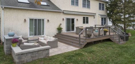 Small Backyard Deck, Backyard Deck Designs, Small Backyard Decks, Design Per Patio, Deck Design Ideas, Raised Deck, Cement Patio, Patio Deck Designs, Outdoor Remodel