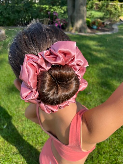 Scrunchy Business, Fabric For Scrunchies, Hair Scrunchie Hairstyles, Bun With Scrunchie, Hairstyles With Scrunchies, African Print Skirt Ankara Styles, Ballet Buns, Scrunchie Business, Scrunchie Bun