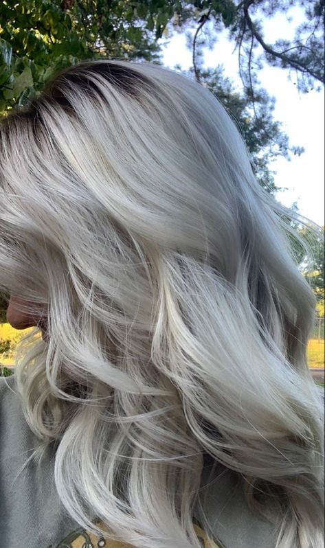 Blond With Shadow Root Platinum, Platinum Blonde Hair Grown Out Roots, White Hair Brown Roots, White Hair Shadow Root, Platinum Hair Shadow Root, White Hair With Shadow Root, Platinum With Shadow Root, Platinum Hair With Shadow Root, Platinum Shadow Root