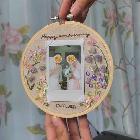 Instax Mini Frame, Frame Polaroid, Instax Polaroid, Iphone Wallpaper Pinterest, Knitting Quilt, Picture Frame Gift, Polaroid Picture, Embroidery Hoop Art Diy, Mini Frame