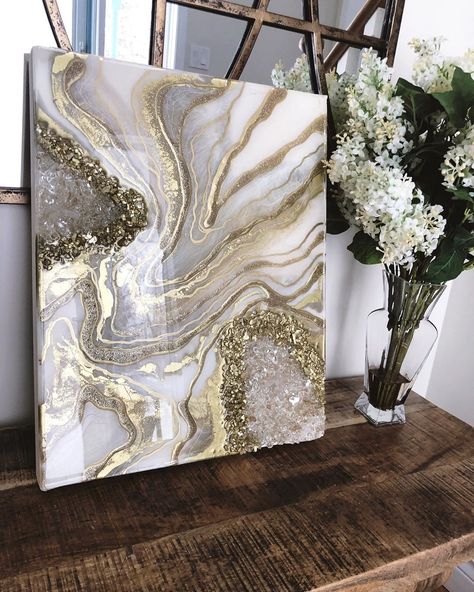 Art By Justine Joanna on Instagram: “This piece is now available on my website! White and gold with lots of genuine quartz points. $560 or $96/month” Resin Art Canvas, Seni Resin, Canvas Painting Ideas For Beginners, Glitter Wall Art, Painting Ideas For Beginners, Canvas For Beginners, Resin Art Painting, Geode Art, Canvas Painting Ideas