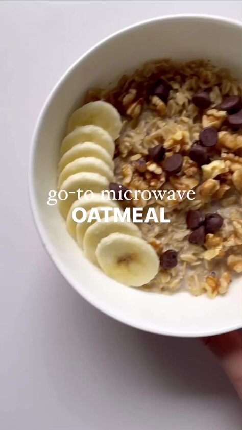 My GO-TO MICROWAVE OATMEAL for EP 4 of Dorm Series! 🥣✨ Oatmeal is such a great easy breakfast whether you’re in college or not. I do equal parts of oatmeal so it works no matter how much you’re craving you just might need to adjust the cooking time. For a smaller portion of a 1/2 cup oatmeal, microwave for 1.5 minutes but if you’re having 1 cup microwave for double that time so 3 minutes. Enjoy with whatever toppings you like too! Some of my favorites are fruit, nut butter, cinnamon, and maple s Oatmeal Microwave, Microwave Recipes Breakfast, Microwave Oatmeal, Microwave Breakfast, Butter Cinnamon, Banana Slices, Oatmeal Recipes, Nut Butter, Easy Breakfast