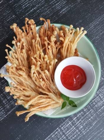 Jamur enoki goreng crispy Resep Makanan Beku, Tastemade Recipes, Indonesian Cuisine, Food Combining, 22 November, Indonesian Food, Cooking Recipes Desserts, Asian Cooking, Mushroom Recipes