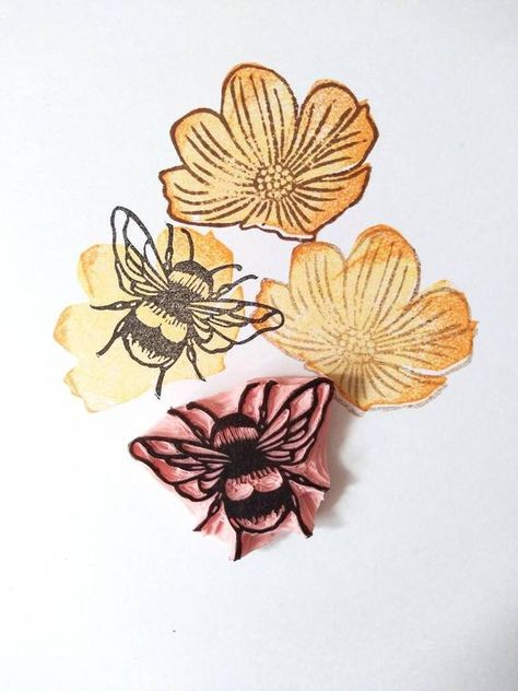 Bee Block Print, Fabric Stamping Diy, Bee Outline, Homemade Stamps, Bee Drawing, Lino Art, Hand Carved Stamps, Stamp Carving, My Honey